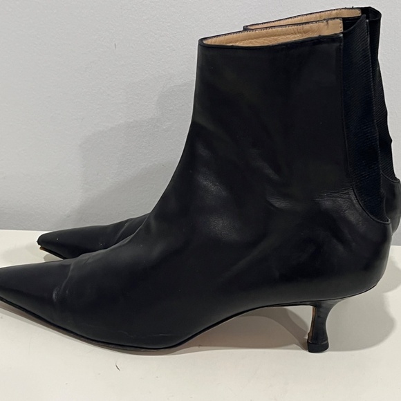 MANOLO BLAHNIK Black Leather Pointed Toe Kitten Heel Ankle Bootie EU38.5 US 8.5 - Picture 6 of 10